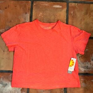NWT! C&C California Coral Short Sleeve Crop Tee. Size: large